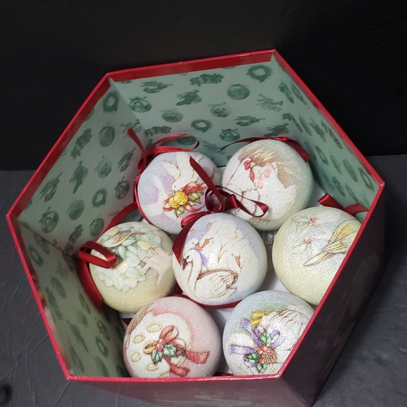 Vintage 12 DAYS Of CHRISTMAS Sugar Balls Ornaments in Decorative Hexagon Box - Picture 4 of 12